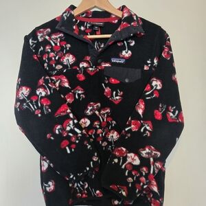 Patagonia Synchilla Black and Red Mushroom Fleece Pullover